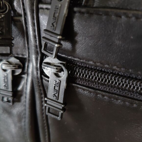 Tumi Alpha Tpass Black Expandable Leather Briefcase Carryon Bag Strap - Picture 8 of 15